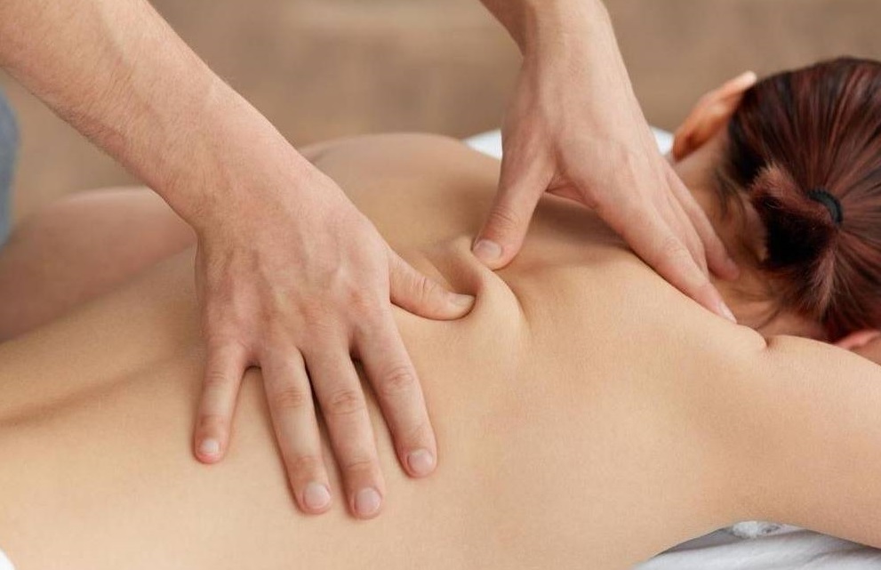 Massage huyệt đại chùy giúp khơi thông các dây thần kinh bị tắc nghẽn Massage huyệt đại chùy giúp khơi thông các dây thần kinh bị tắc nghẽn